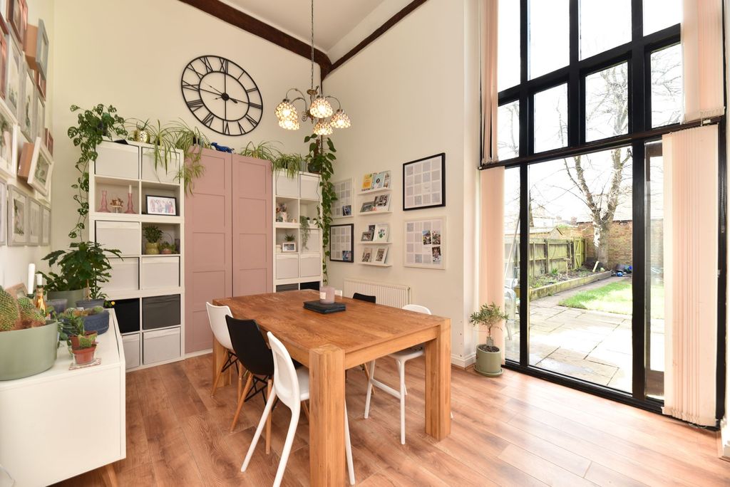 Property photo 2 of 23