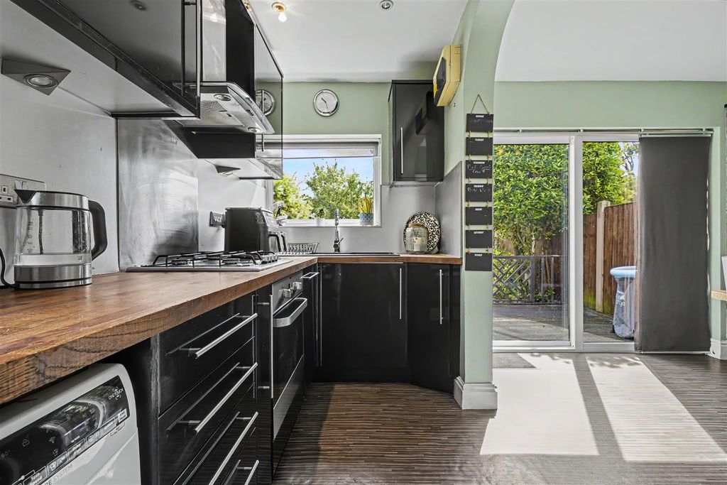 Property photo 3 of 16 Kitchen Diner