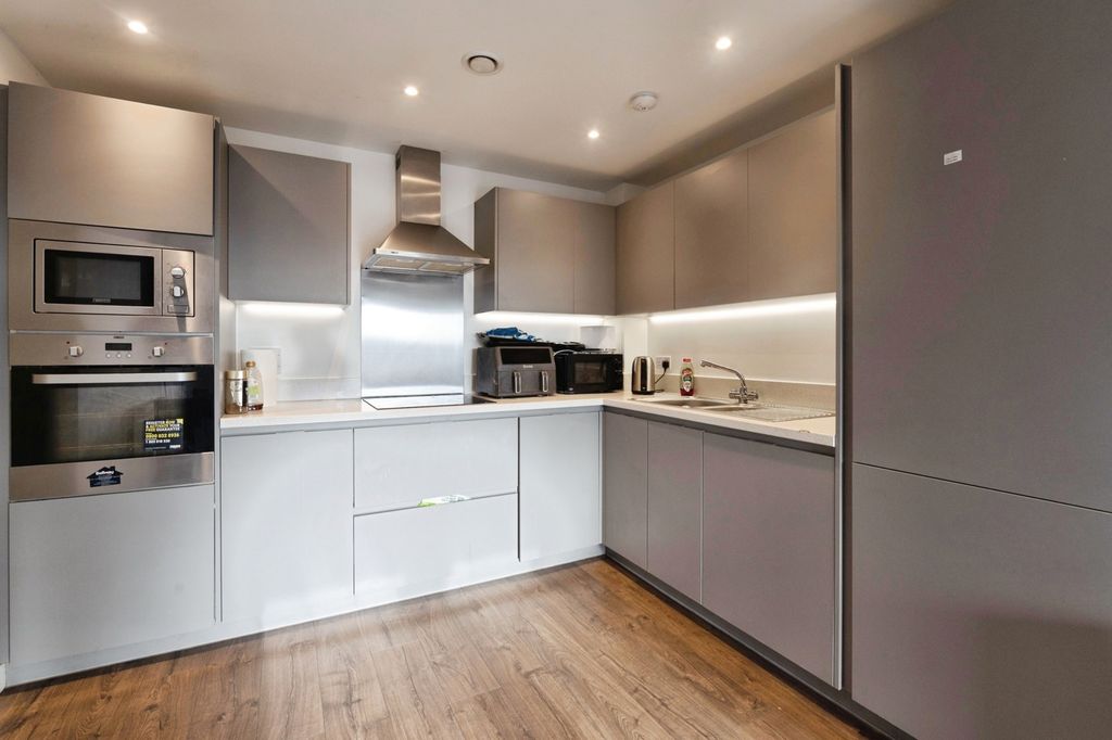 Property photo 3 of 18 Picture