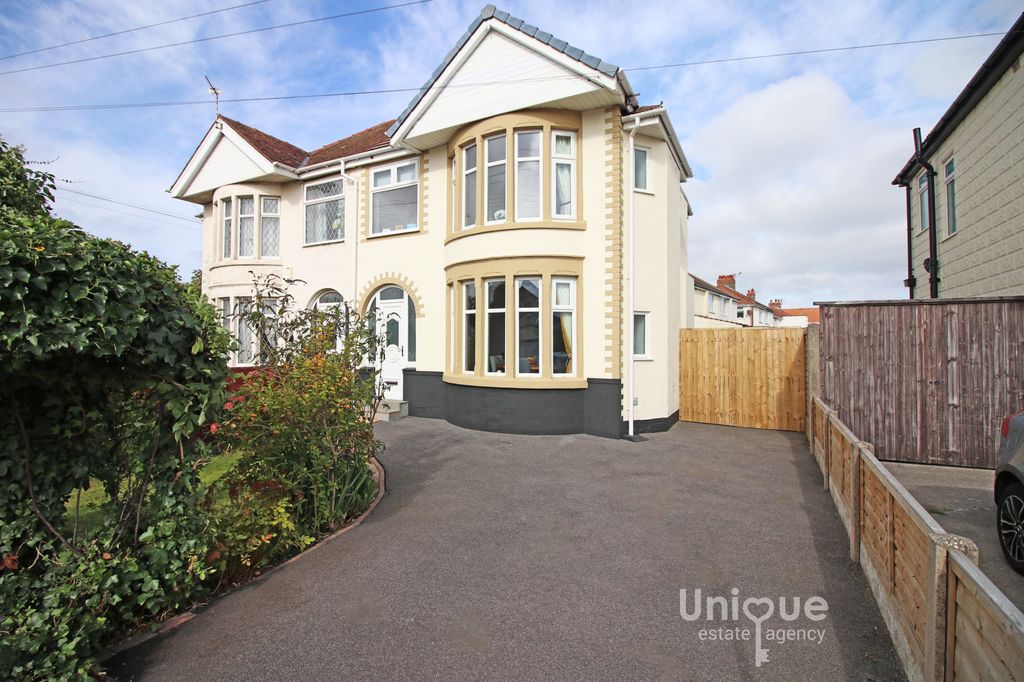 Property photo 2 of 28