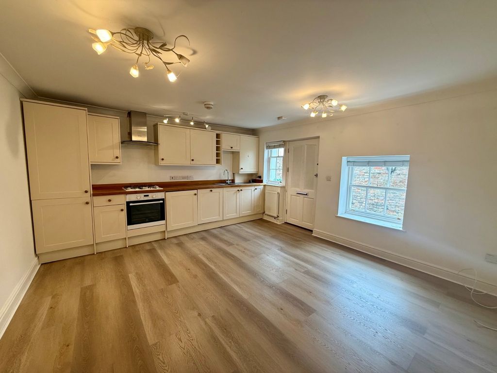 Property photo 2 of 7 Picture No. 12