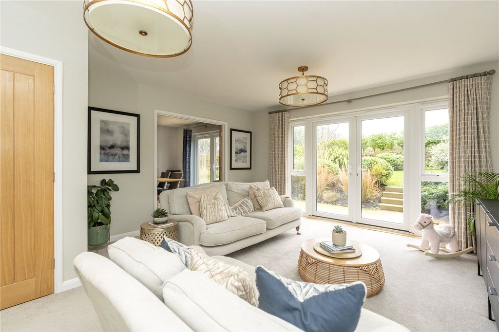 Property photo 3 of 20 Picture No. 12