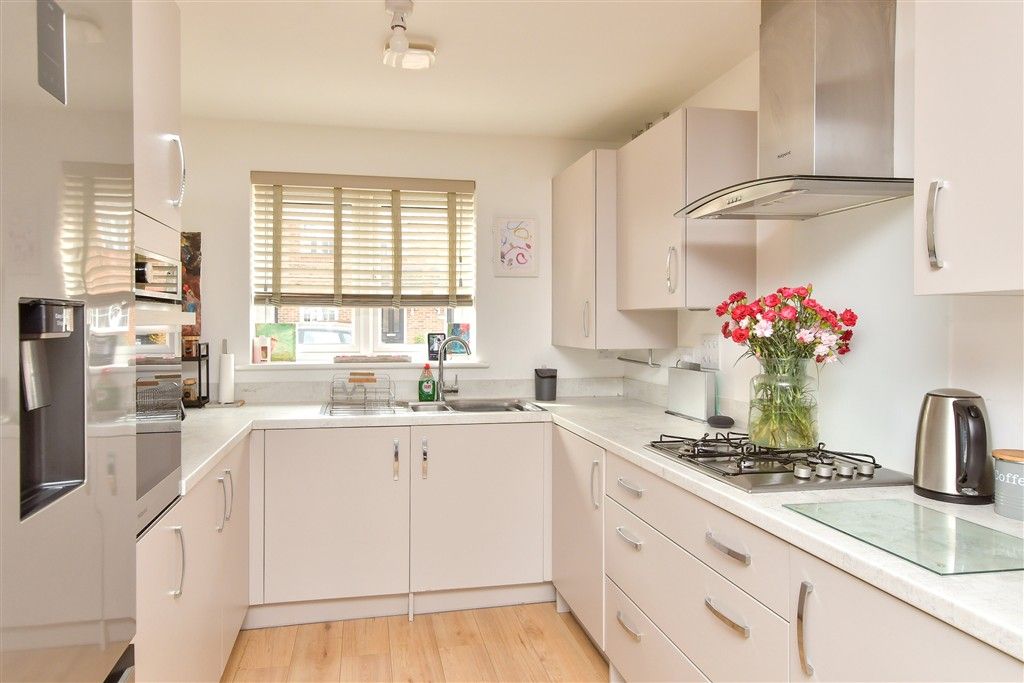 Property photo 2 of 10 Kitchen