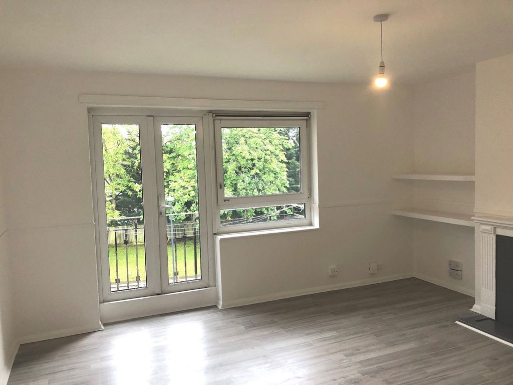 Property photo 3 of 10 Lounge-Dining Room