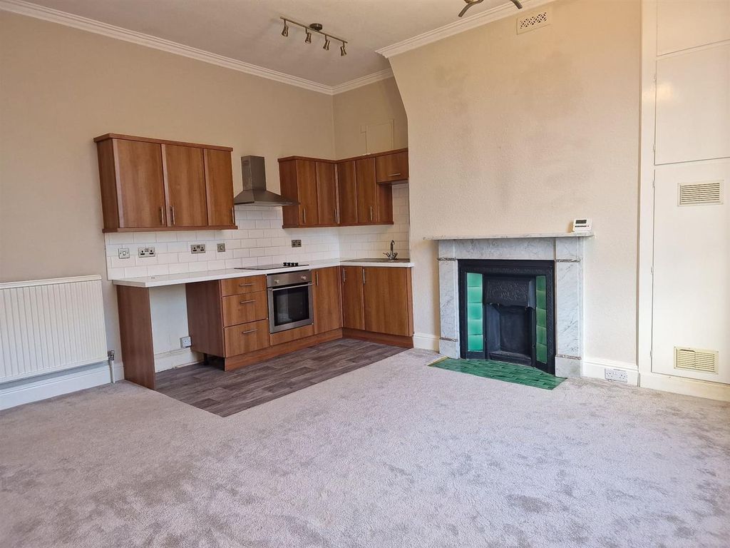 Property photo 2 of 7 St Georges Square Kitchen.Jpg