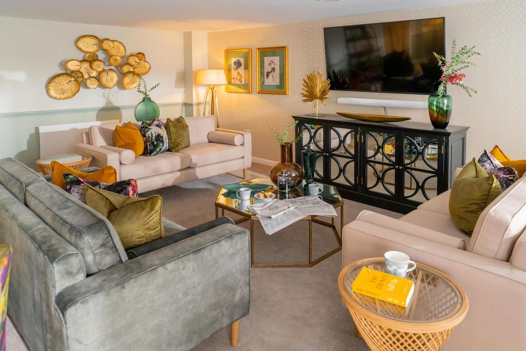 Property photo 1 of 21 Matcham Grange, Harrogate - Communal Lounge