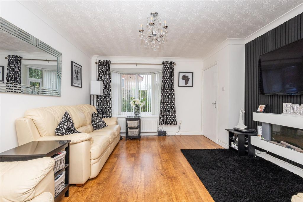 Property photo 2 of 14 Lounge