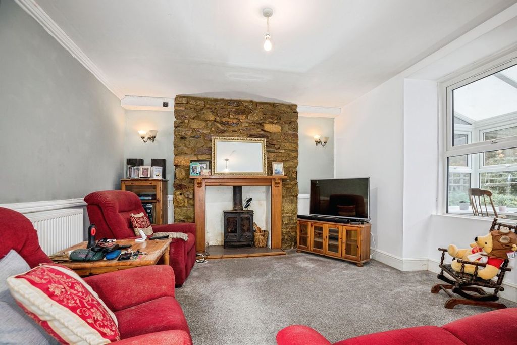 Property photo 2 of 25