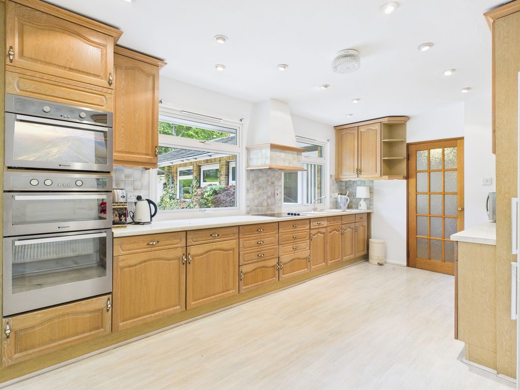 Property photo 3 of 25 Kitchen