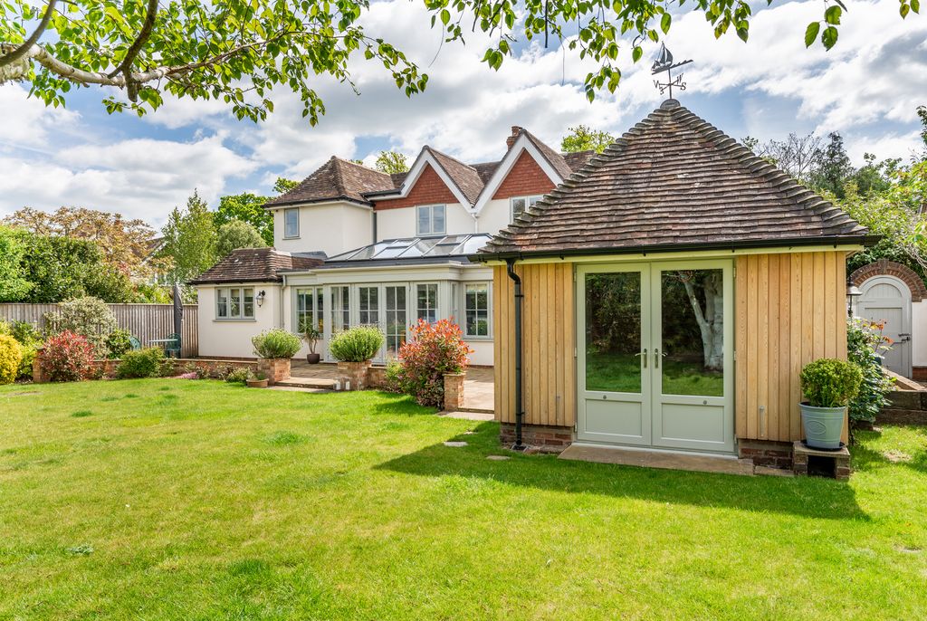Property photo 1 of 21 Rookewood Garden 2