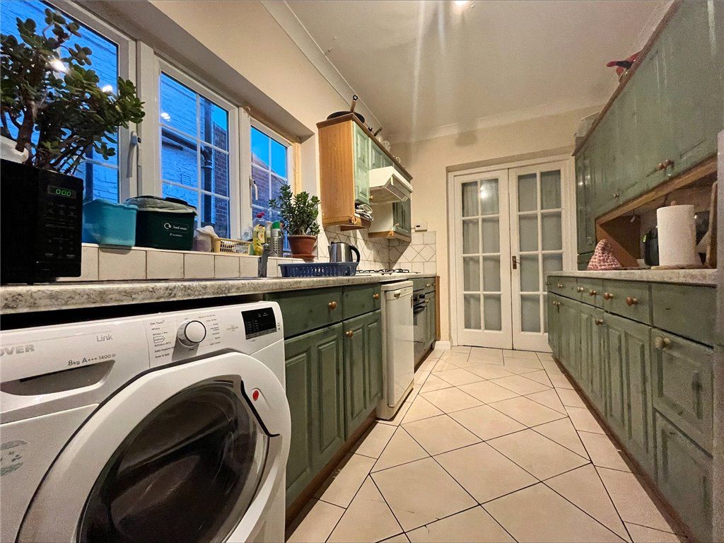 Property photo 3 of 8 Kitchen