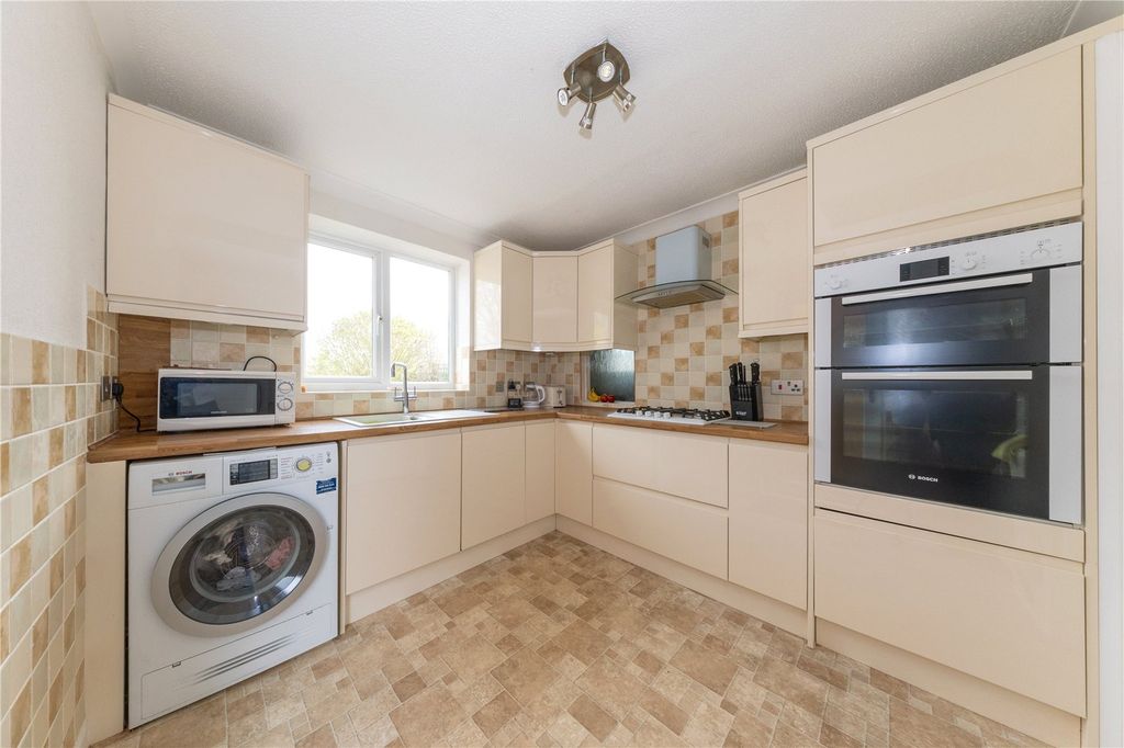 Property photo 3 of 16 Kitchen