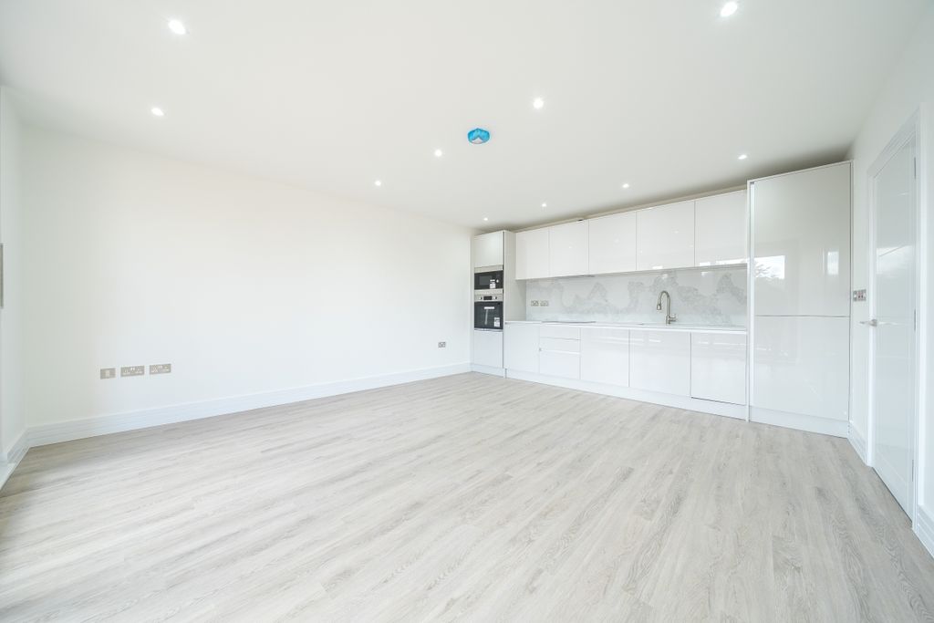 Property photo 2 of 20 1356328-12-68c7Fb...