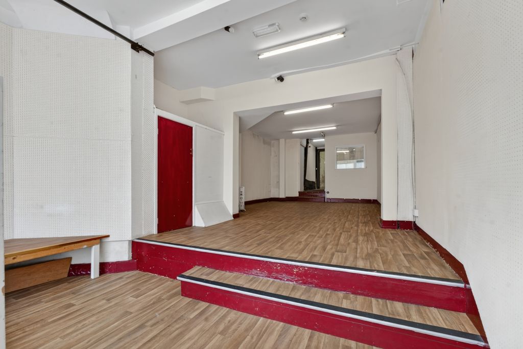 Property photo 3 of 17 Shop Floor (3)