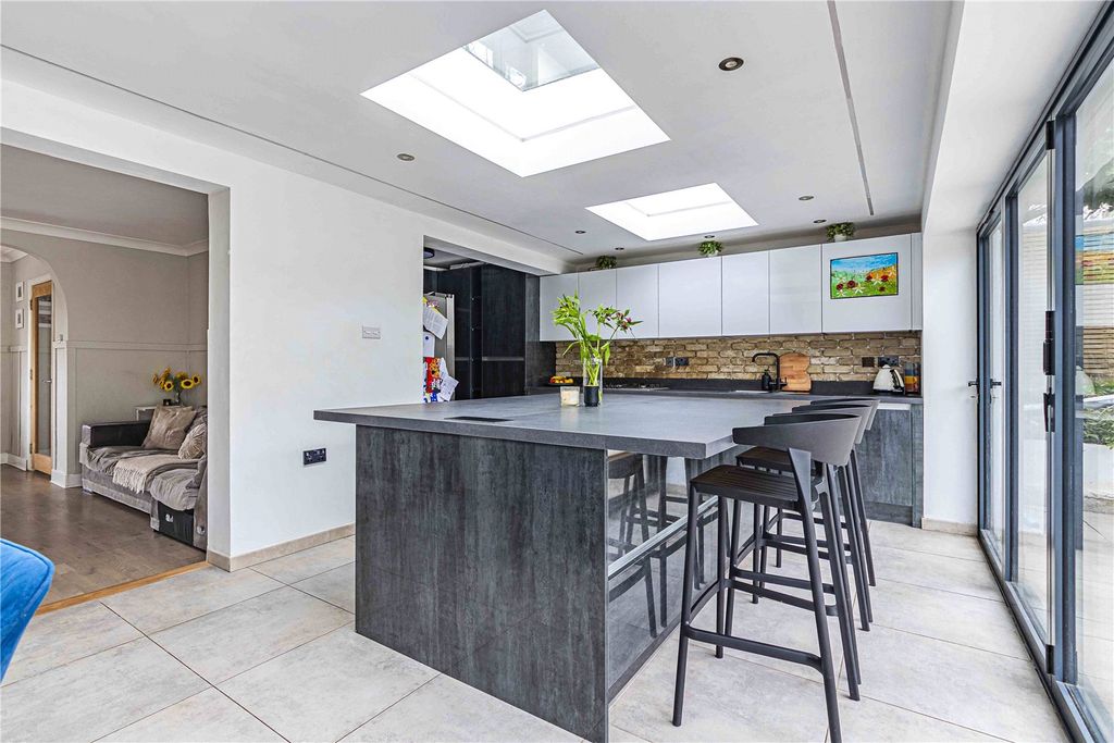 Property photo 3 of 18 Picture No. 33