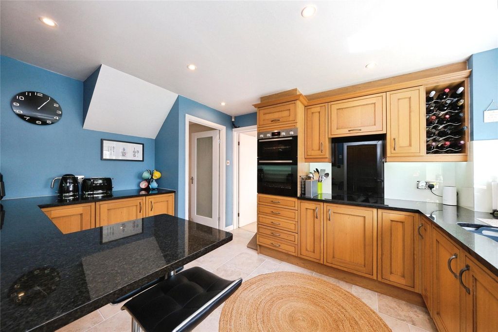 Property photo 2 of 24 Picture No. 30