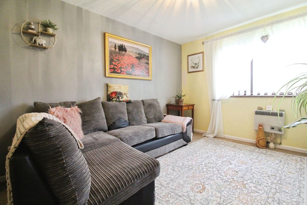 Property photo 2 of 7 Lounge