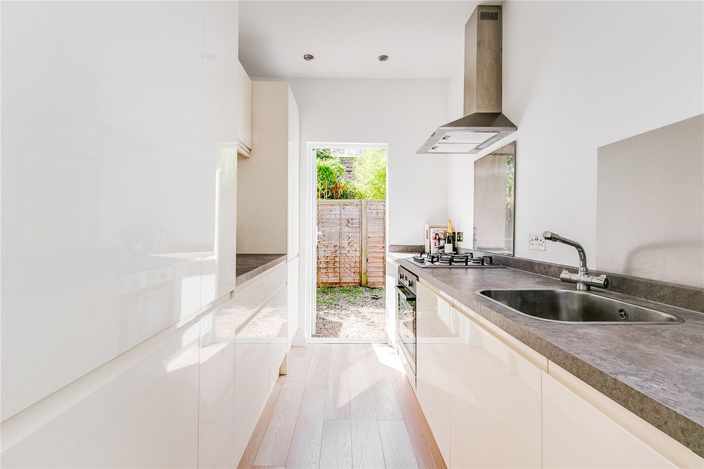 Property photo 2 of 8