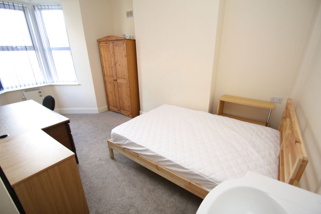 Property photo 2 of 10 Bedroom 1