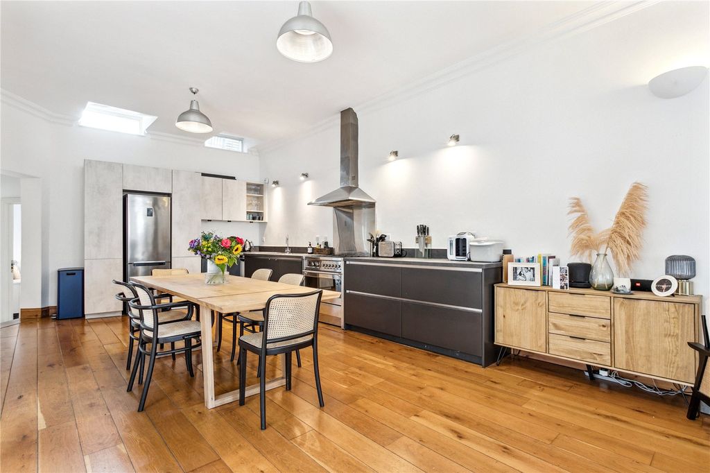 Property photo 3 of 15 Kitchen Dining Room