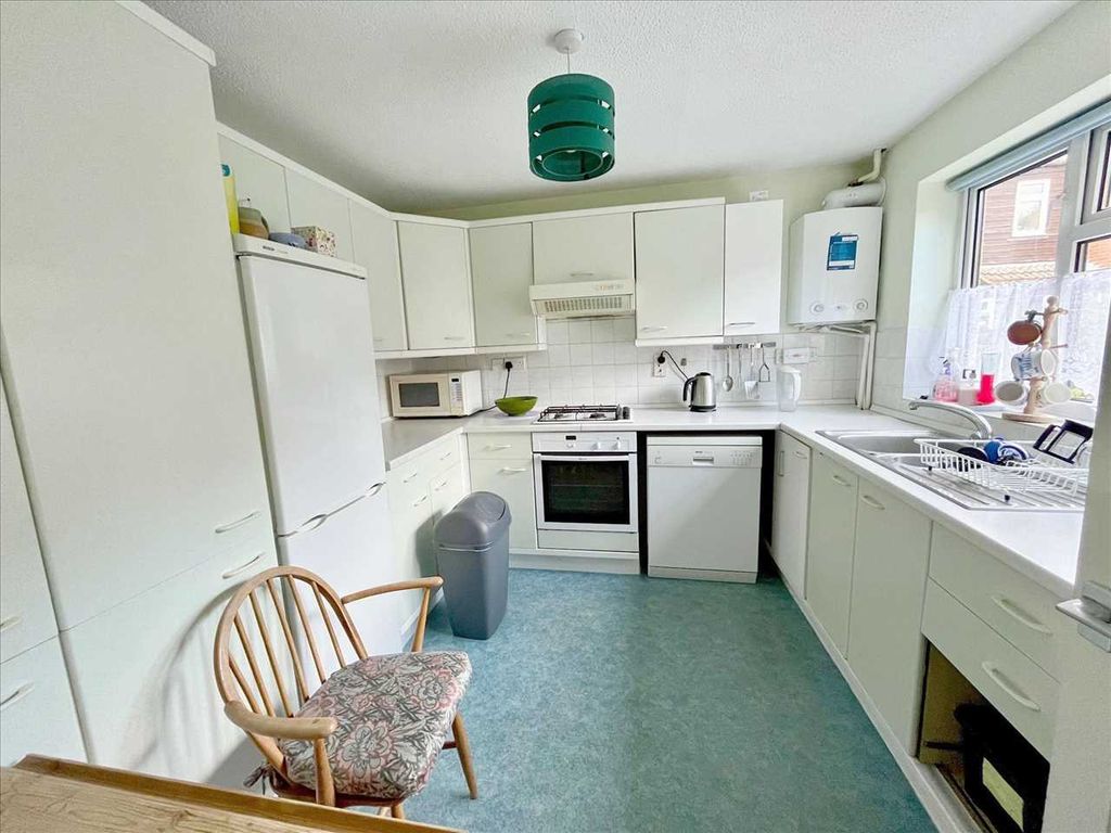 Property photo 2 of 9 Kitchen