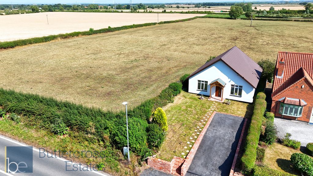 Property photo 1 of 23 Oakdene