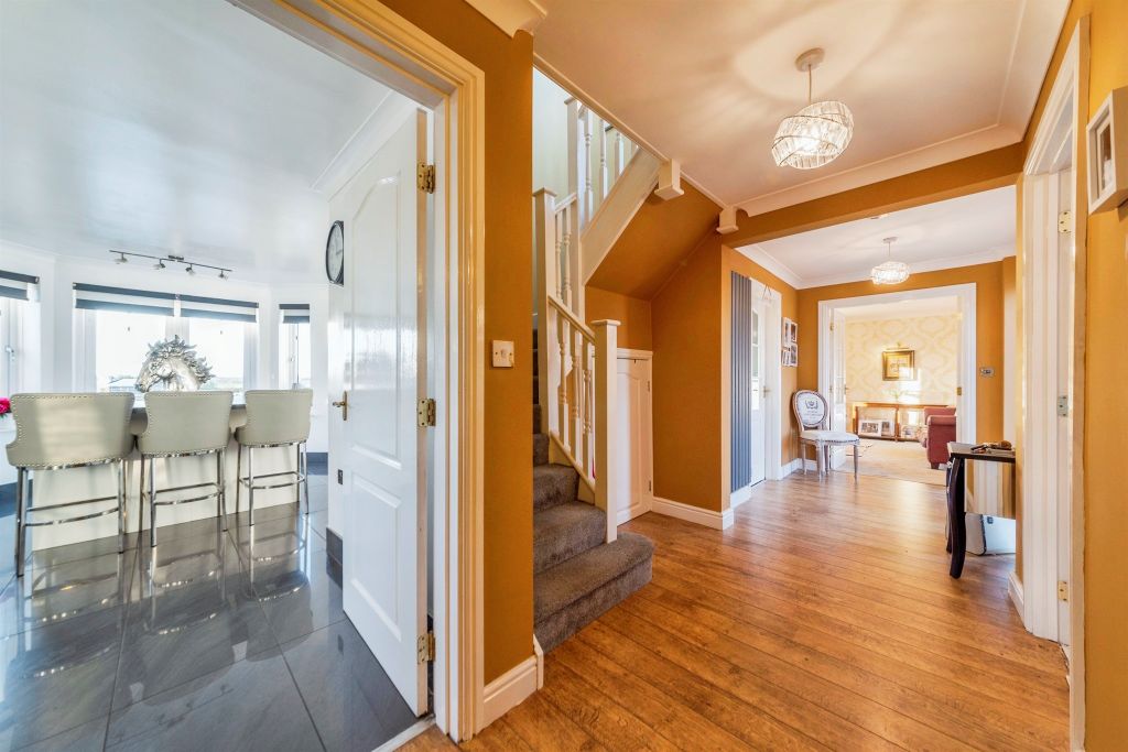 Property photo 2 of 27