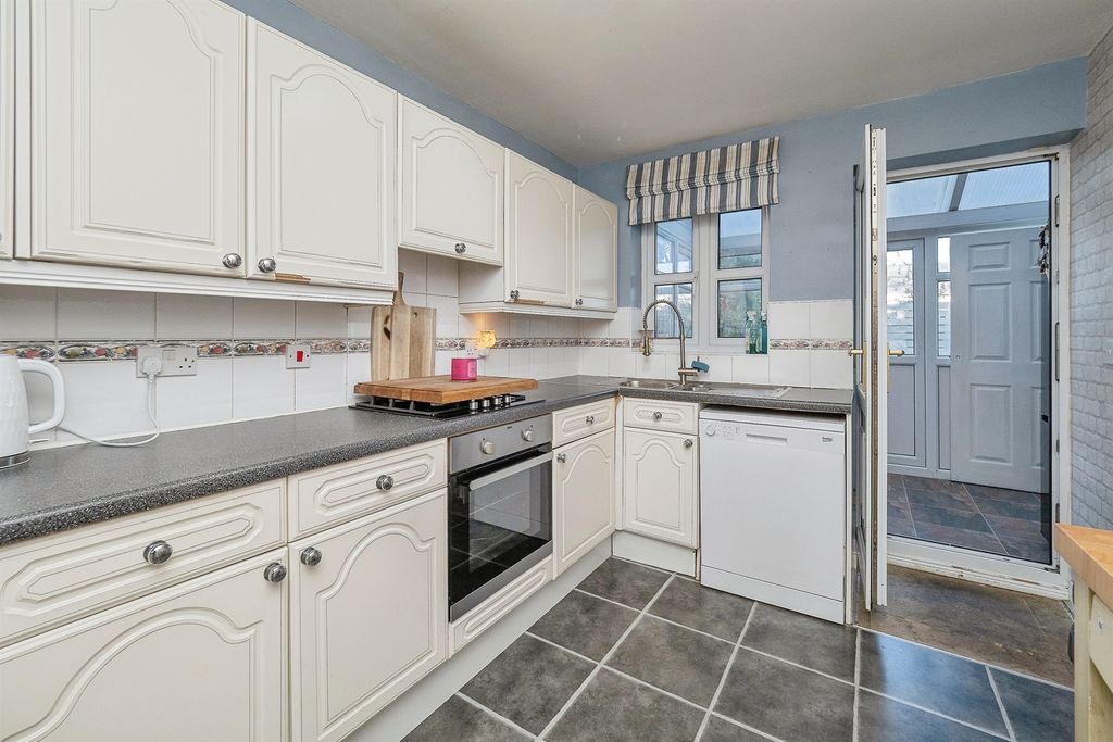 Property photo 3 of 16
