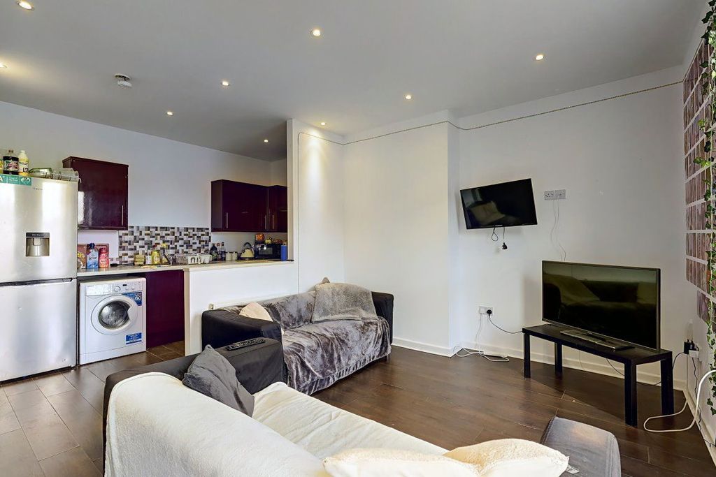 Property photo 2 of 32