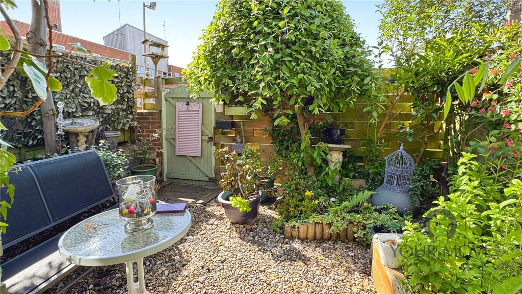 Property photo 2 of 16 Garden