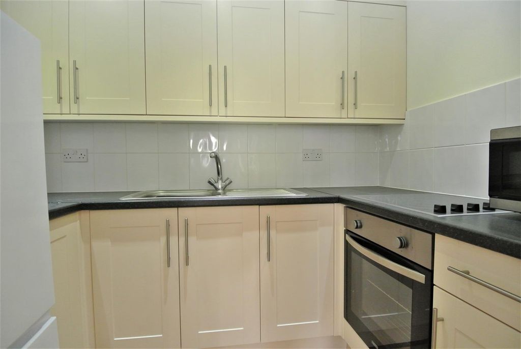 Property photo 3 of 16 Kitchen