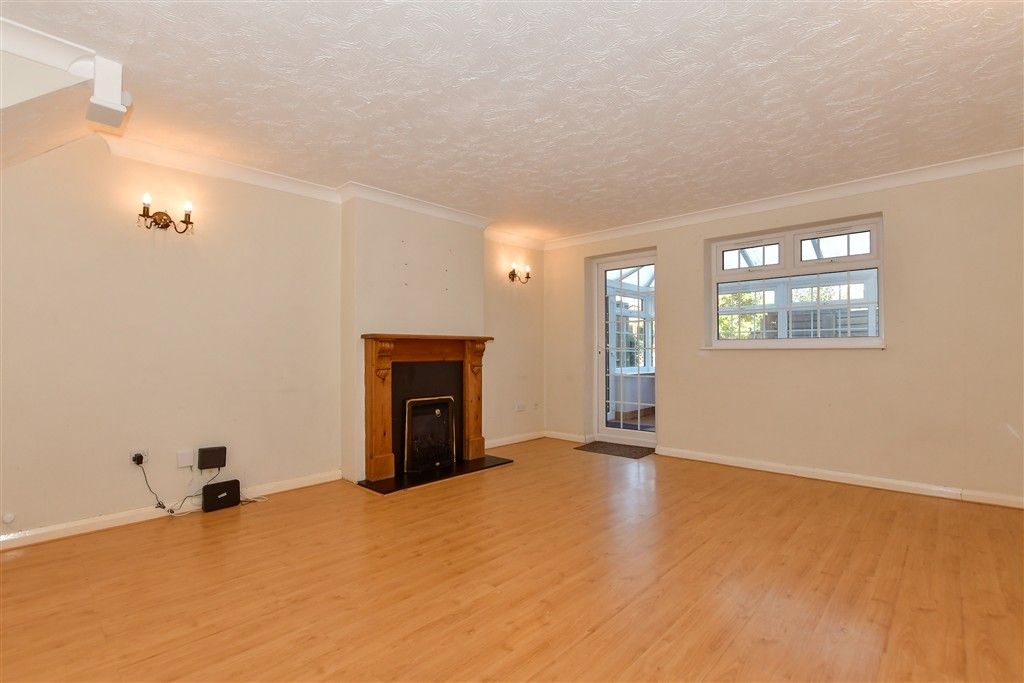 Property photo 1 of 18 Lounge