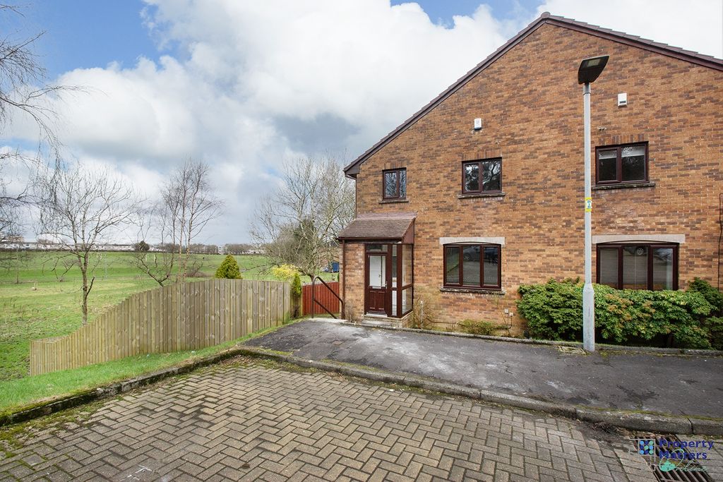 Property photo 1 of 14 2 Bedroom Semi Detached Villa