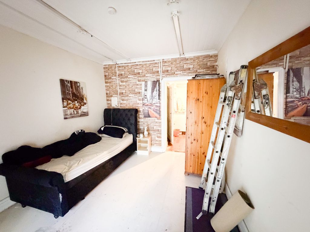 Property photo 3 of 7 Img_5405