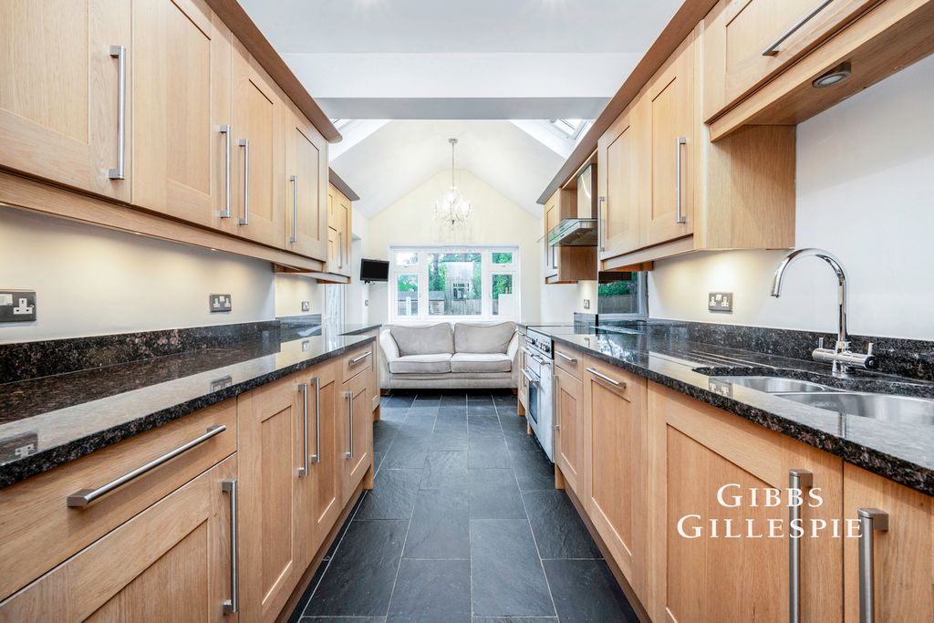 Property photo 2 of 10 Photo