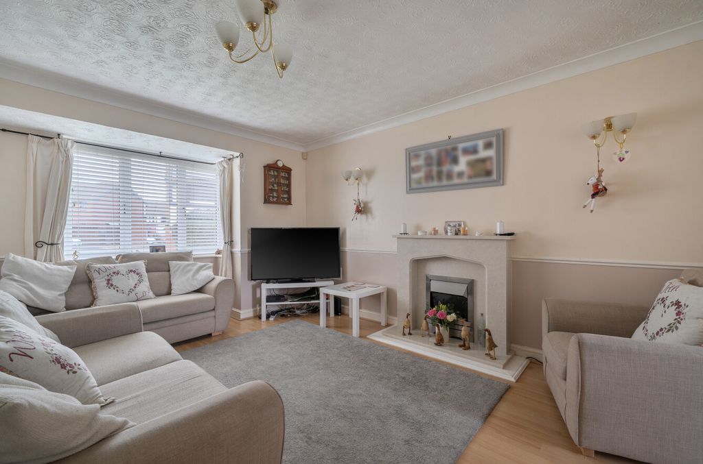 Property photo 2 of 20 1418159-13-699898...