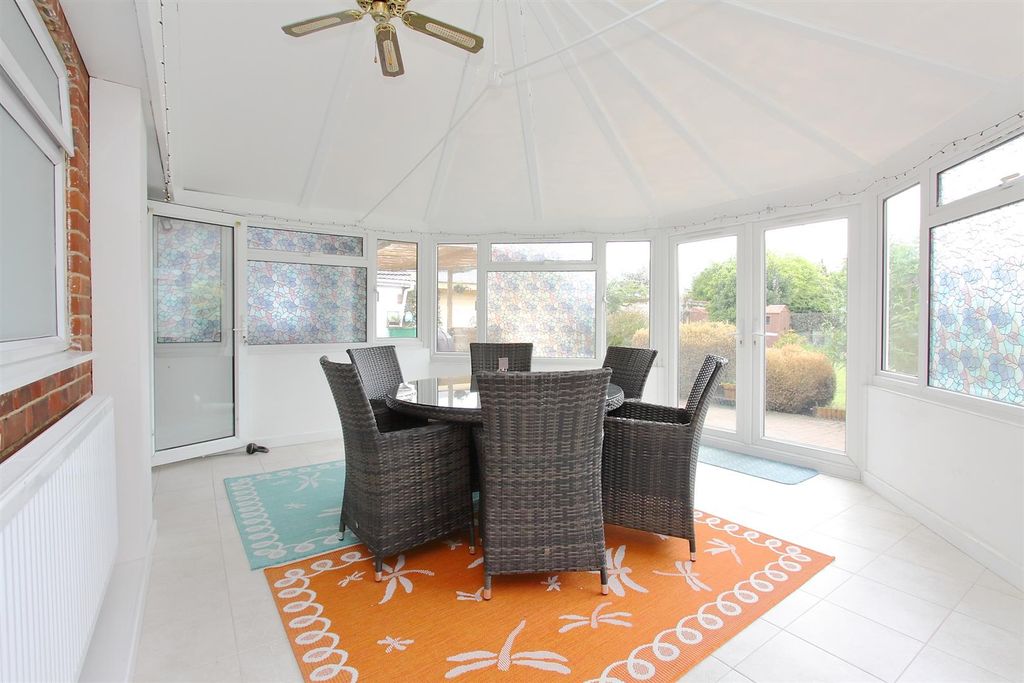 Property photo 3 of 17 Hillview Lopcombe Ph2.Jpg