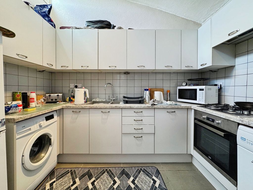Property photo 1 of 11 Kitchen