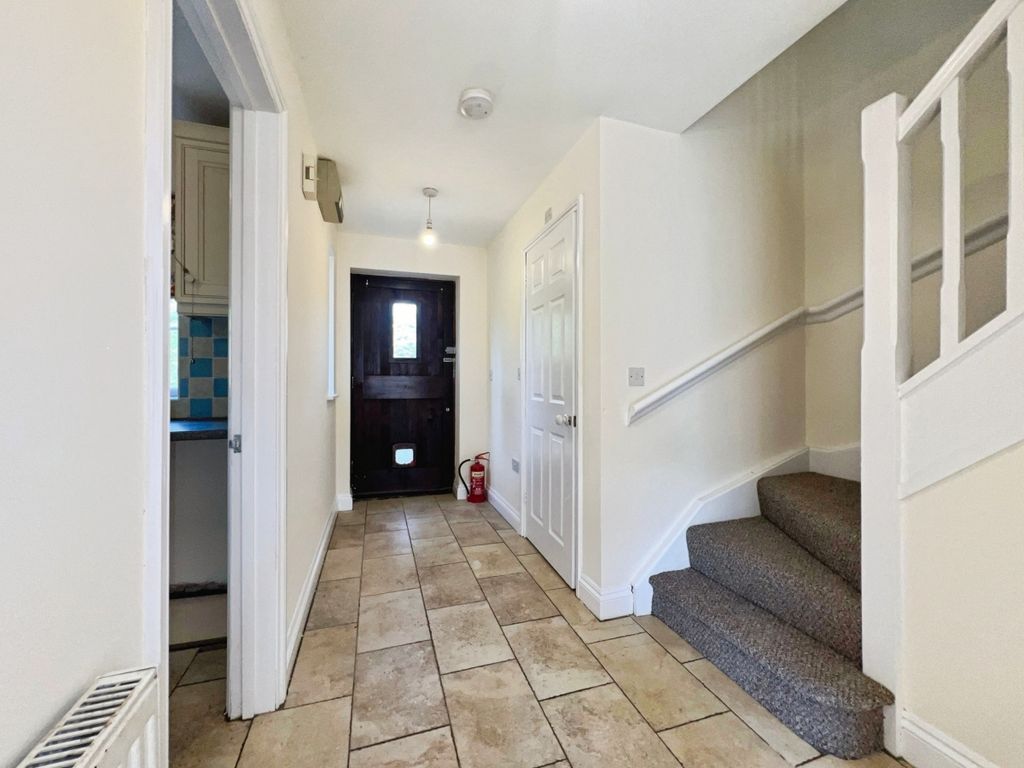 Property photo 2 of 12 A289c9Cf-Hallway