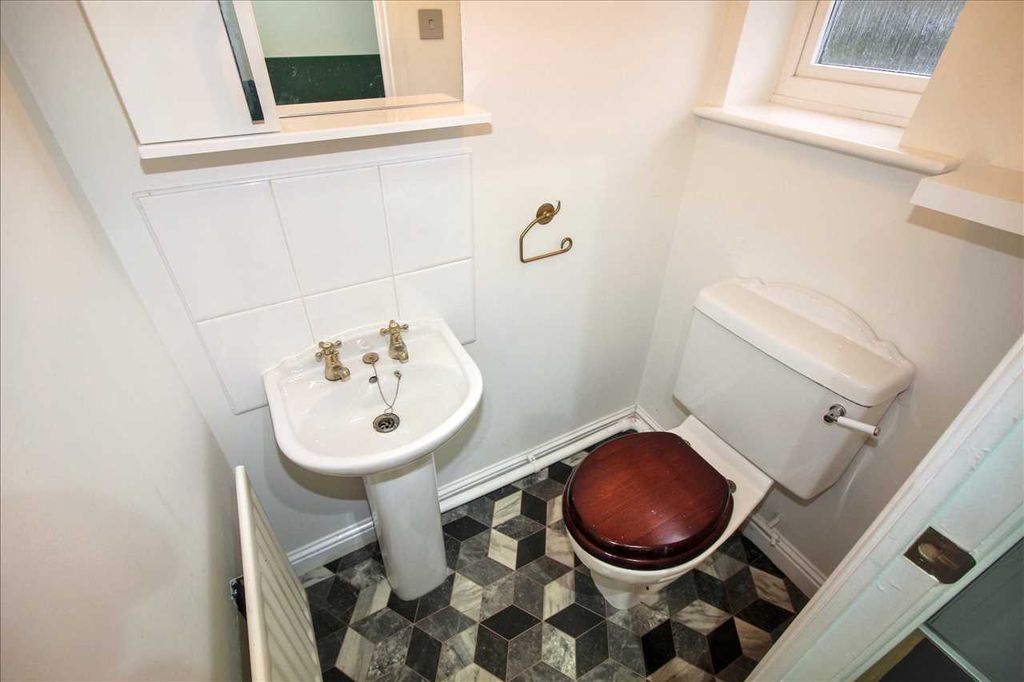 Property photo 2 of 8 Downstairs Cloakroom