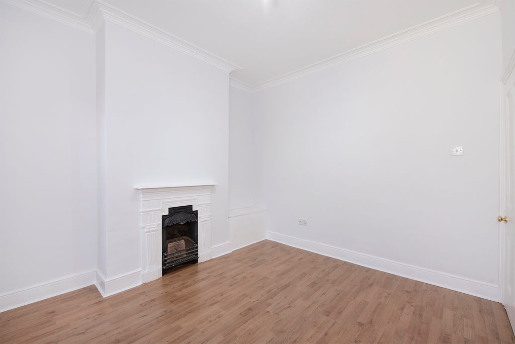 Property photo 3 of 11 3