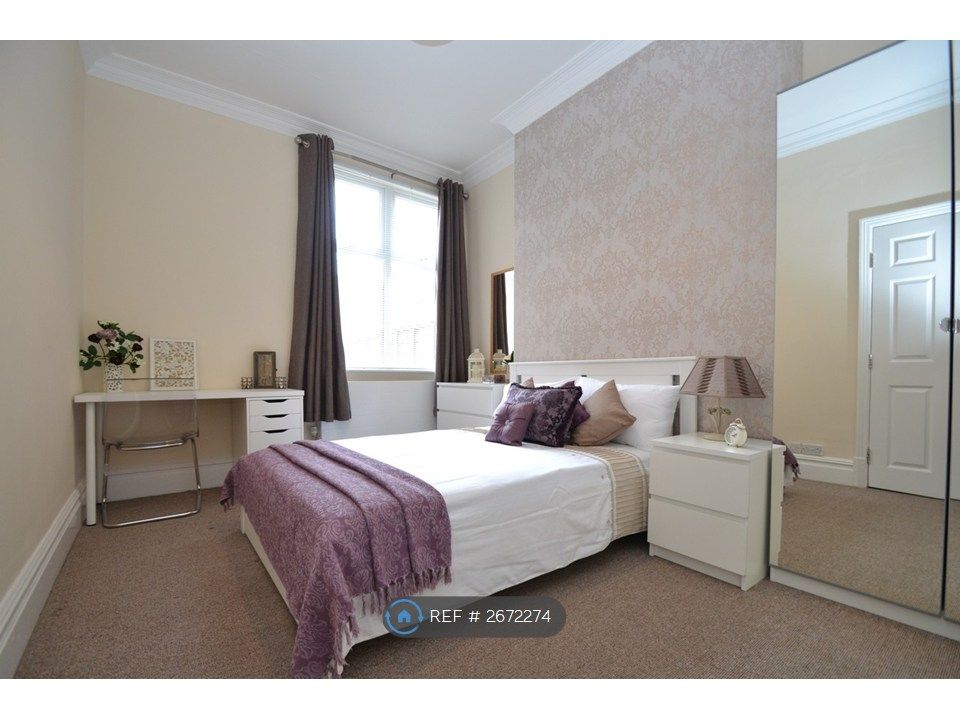 Property photo 3 of 11 Bedroom 1