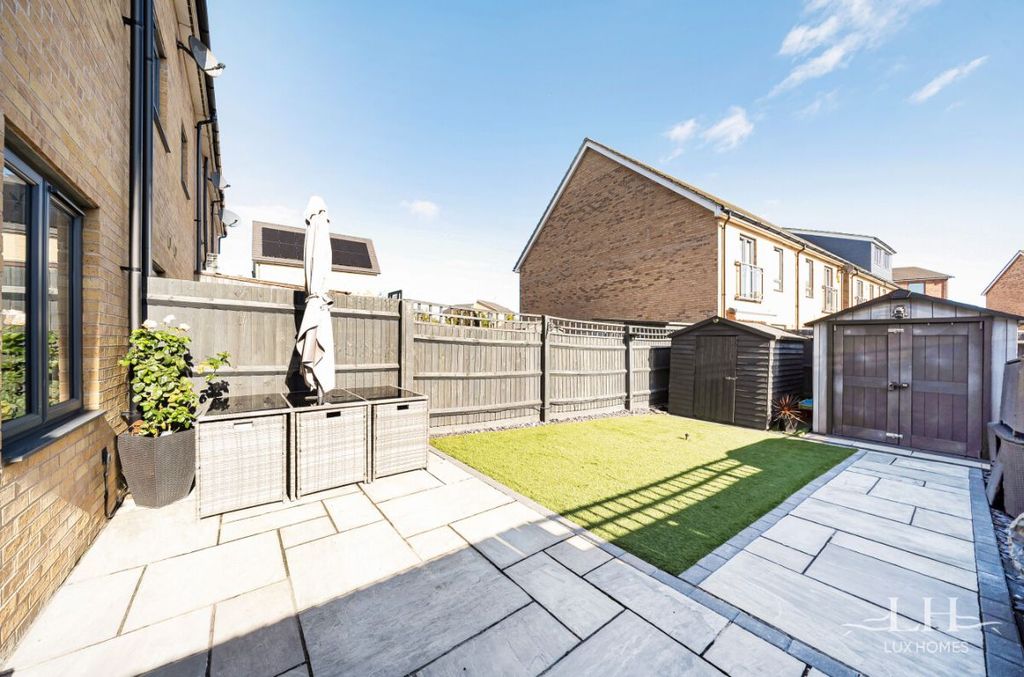 Property photo 3 of 27