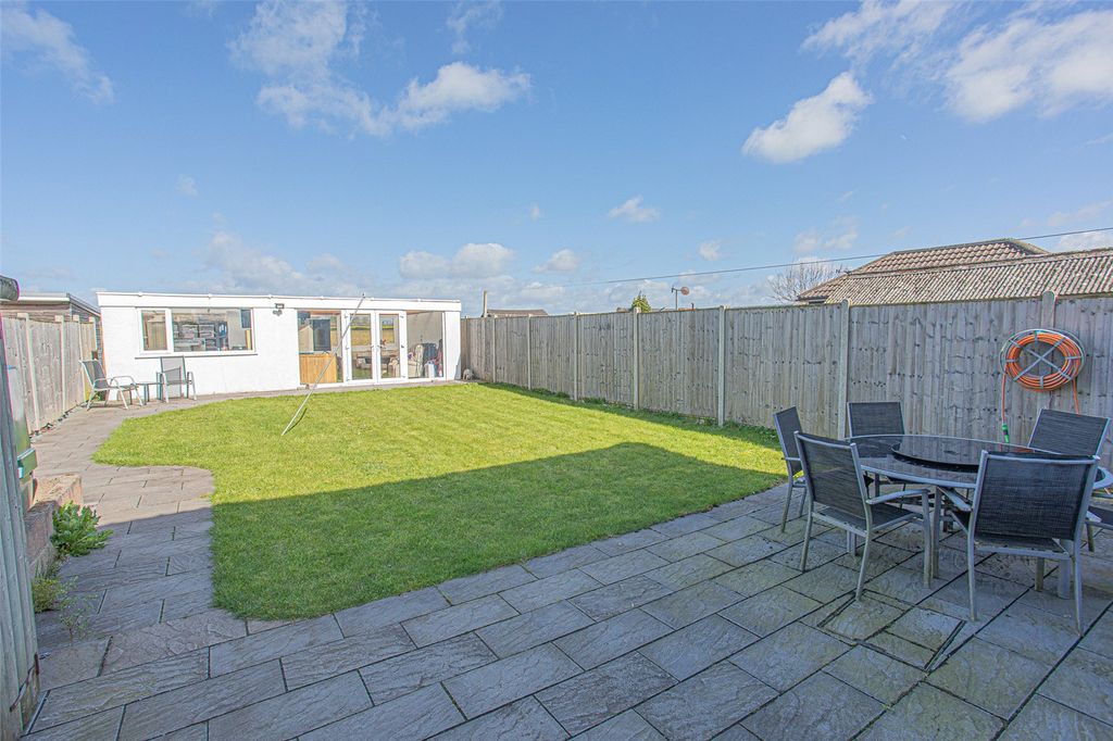 Property photo 3 of 17 Picture No. 02