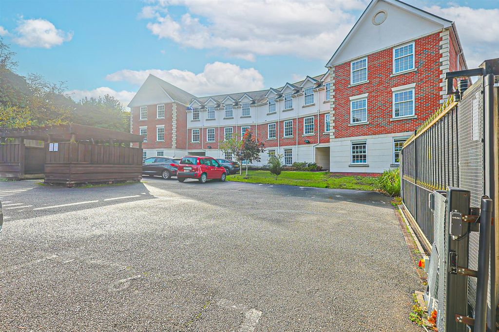 Property photo 1 of 14