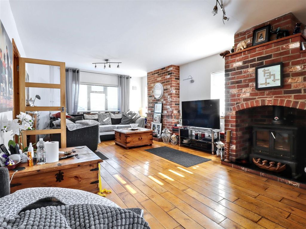 Property photo 3 of 16 Sitting Room