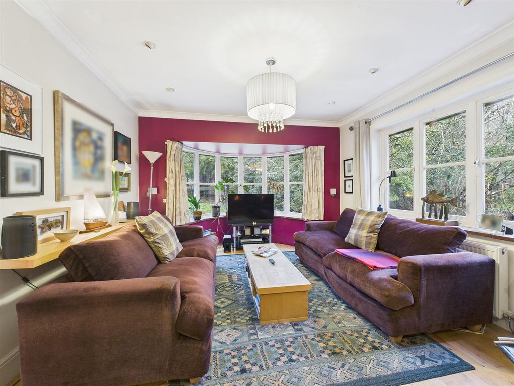 Property photo 2 of 52 Living Room