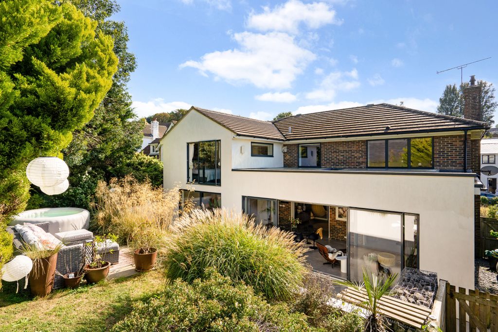 Property photo 1 of 25