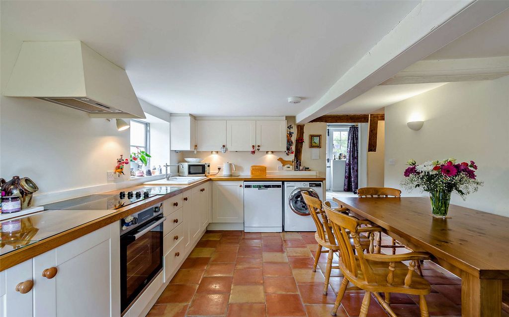 Property photo 2 of 18 Kitchen