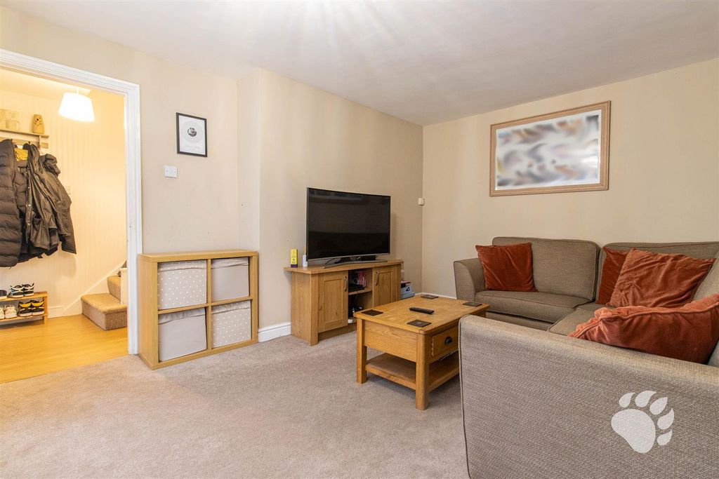 Property photo 3 of 21 Lounge